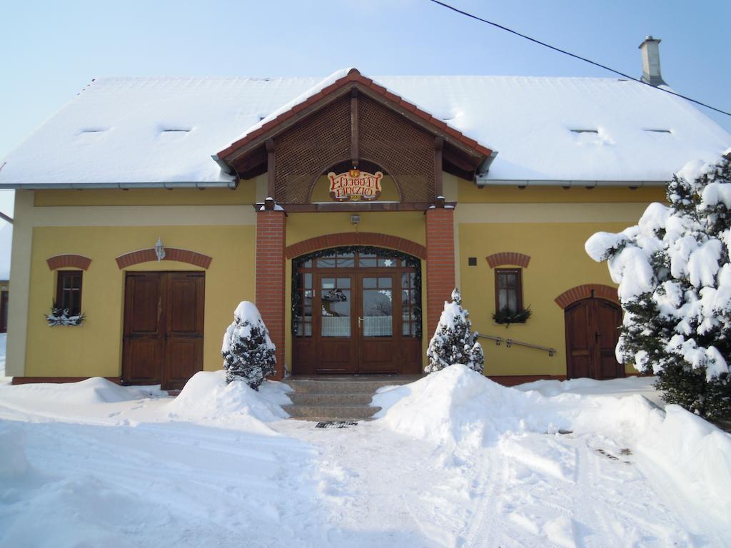 Eckhardt Vendégház Villány Extérieur photo